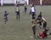 Un jugador paraguayo patea la cabeza a un asistente