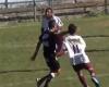 Cómo señalar un gol y noquear a un jugador