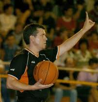 El baloncesto también rejuvenece el arbitraje