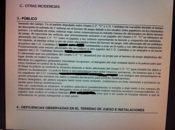 Un padre a golpes con niños de doce años