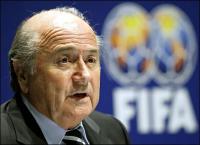 Blatter muestra la conmoción del fútbol por la salvajada de Holanda