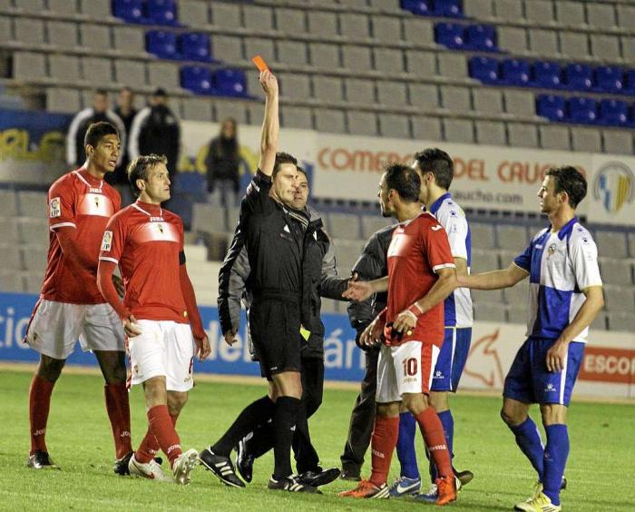 La soledad del árbitro: la reflexión de una psicóloga deportiva