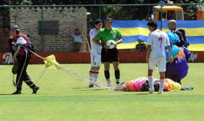 Balonazo donde duele, caídas y… ¡paracaidistas!