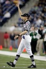 La NFL ya tiene su primera árbitra