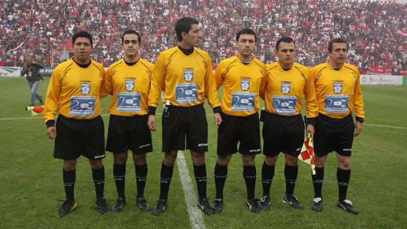 Paraguay celebra su primer partido con seis árbitros