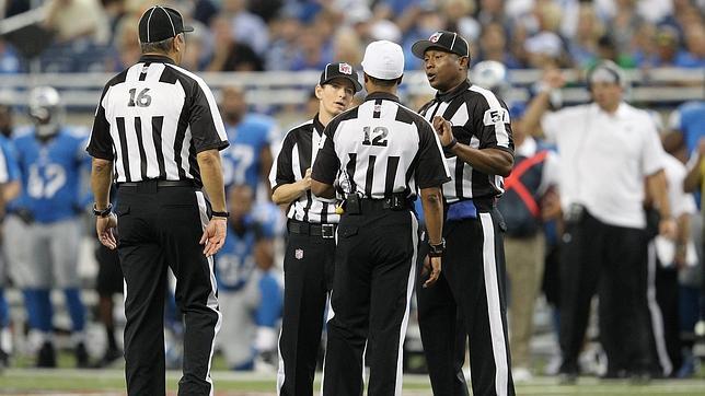El Facebook le cuesta un partido a un árbitro de la NFL