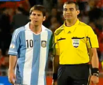El asistente del Chile-Argentina le pidió una foto a Messi.