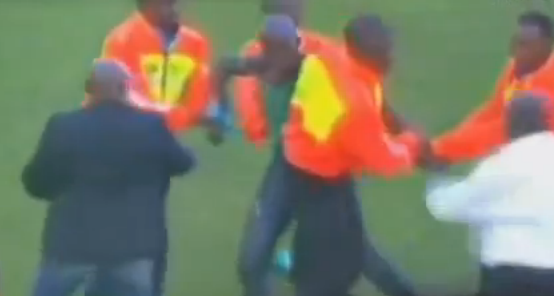 “Vuvuzelazo” contra el árbitro en Sudáfrica