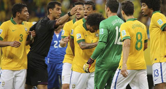 La FIFA y el árbitro admiten el error en el gol de Italia