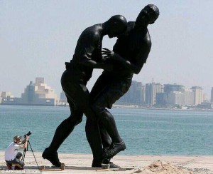 Una escultura en Qatar recuerda el cabezazo de Zidane