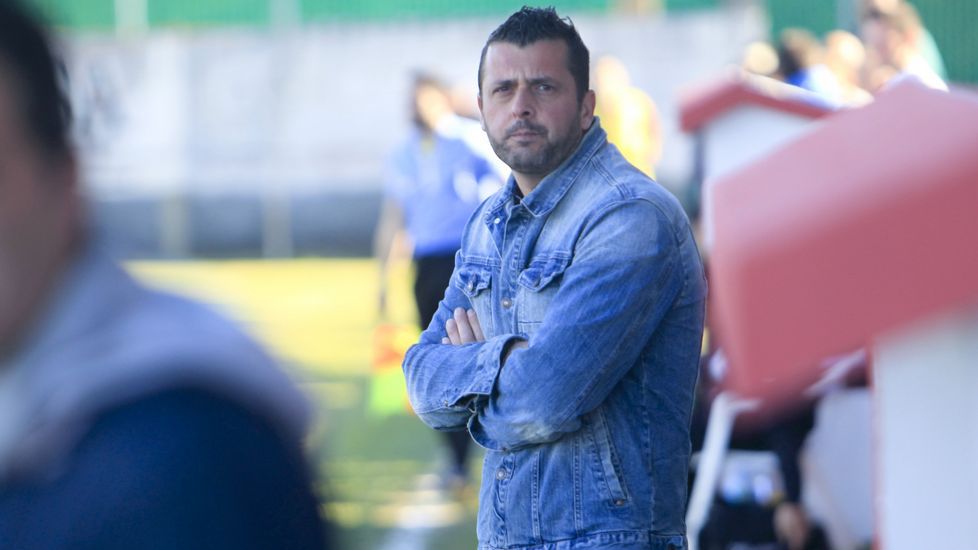Un entrenador de Preferente gallega agrede a árbitro y asistente