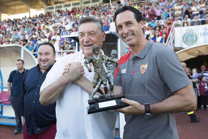 Emery es expulsado en Lorca el día de su homenaje