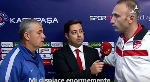 Un árbitro turco pide disculpas en directo a un entrenador
