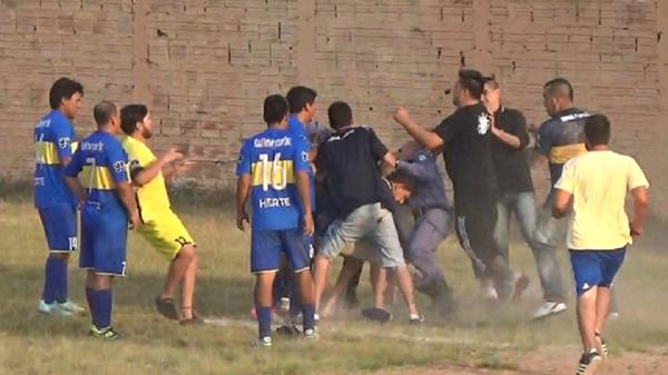 Salvaje linchamiento a un árbitro en Argentina