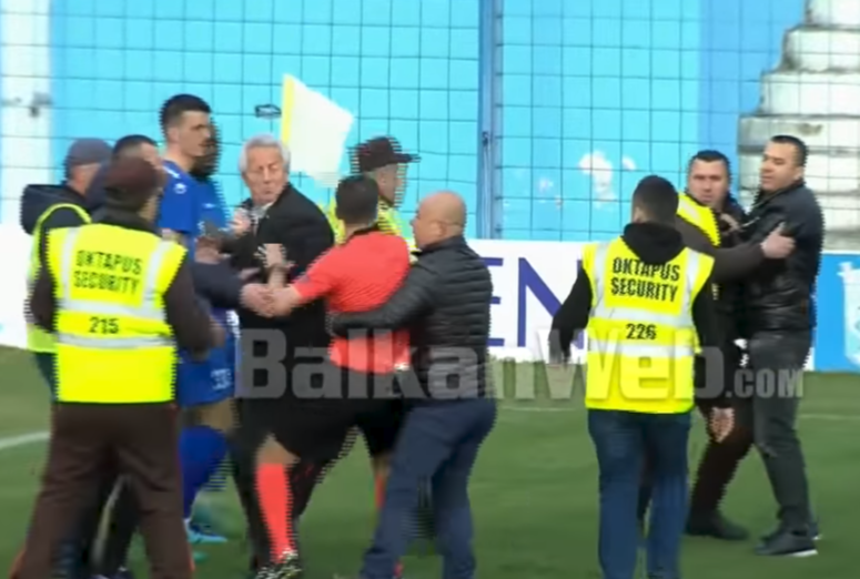 Una salvaje agresión en la Superliga lleva a la huelga a los árbitros de Albania