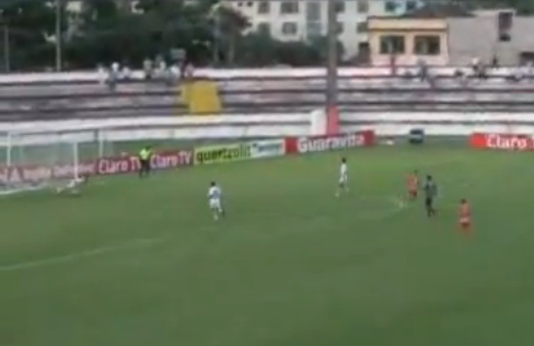 Seis partidos de sanción por evitar un gol entrando sin permiso Seis partidos de sanción por evitar un gol entrando sin permiso