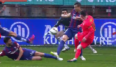 El penalti del Eibar-Barcelona, la mano extendida y el rebote